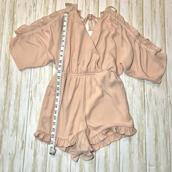 Gianna Bini Women’s Cold Shoulder V-neck Open Back Peach Ruffle Romper XS - Picture 4 of 8